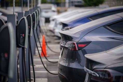 You can keep car plugged in and idle at Tesla charging station, but it’ll cost you: Roadshow